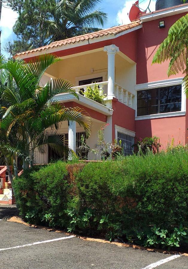 La Famosa Costillas A La Lena Jarabacoa Buitenkant foto