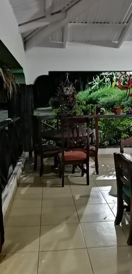 La Famosa Costillas A La Lena Jarabacoa Buitenkant foto