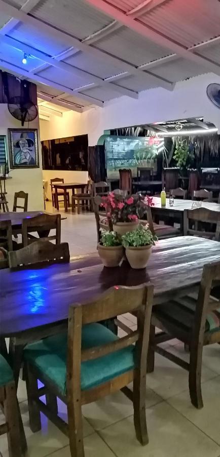 La Famosa Costillas A La Lena Jarabacoa Buitenkant foto
